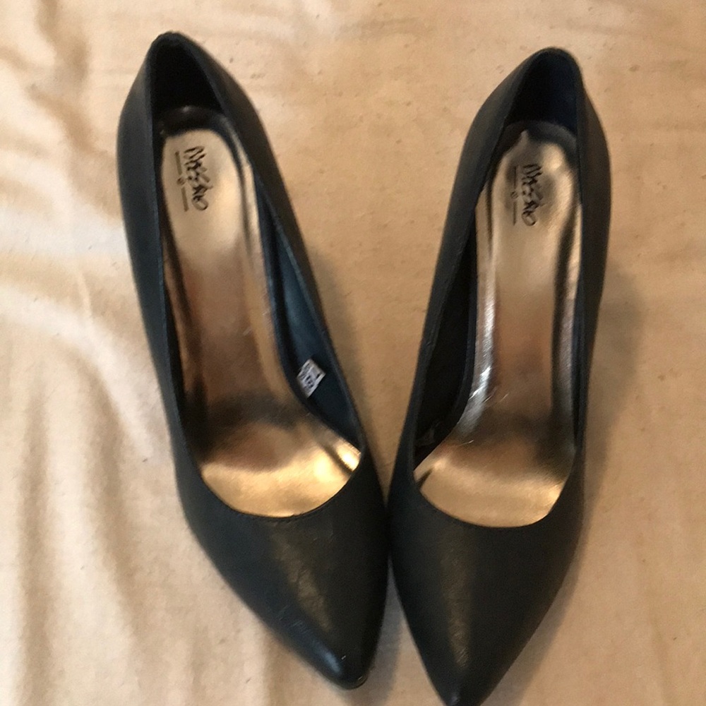 Navy heels